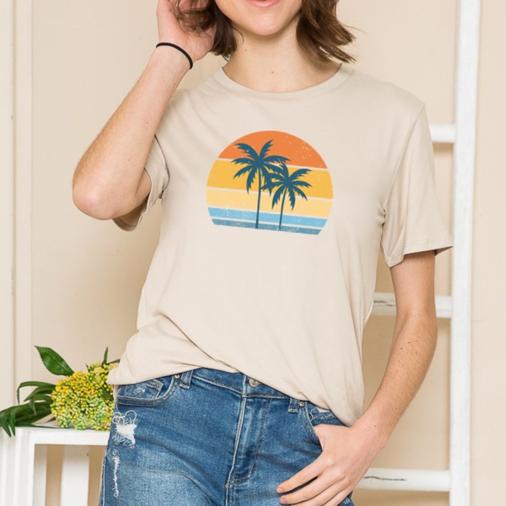 BASIC T-SHIRT WITH PALM TREE SUNSET PRINT